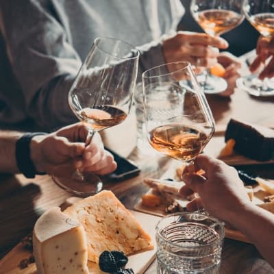 A guide to pairing fine wine with cheese